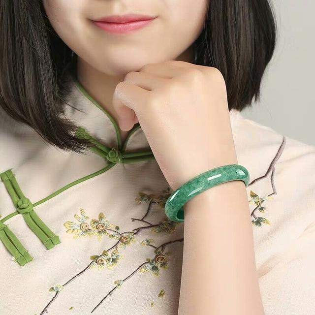 “玉碎”了到底是不是在擋災？玉碎怎么做吉利，揭秘背后的秘密